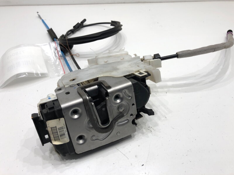 Zámek dveří levý zadní Mercedes-benz Class E (W212) 2009 - 2016 0997300135