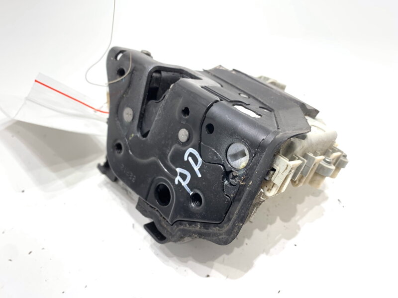 Zámek dveří pravý přední Audi Q7 (4LB) 2006 - 2016 8J1837016C