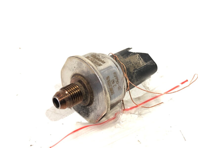 Čidlo tlaku paliva Peugeot 308 SW II (LC_, LJ_, LR_, LX_, L4_) 2014 - 2021 9675330380