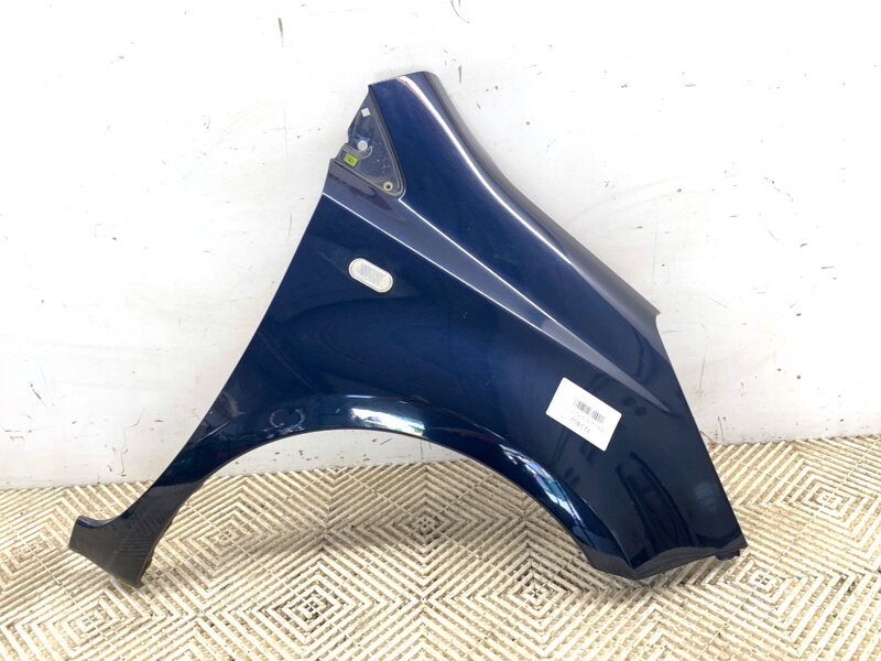 Blatník pravý přední Nissan Note (E11, NE11) 2005 - 2013