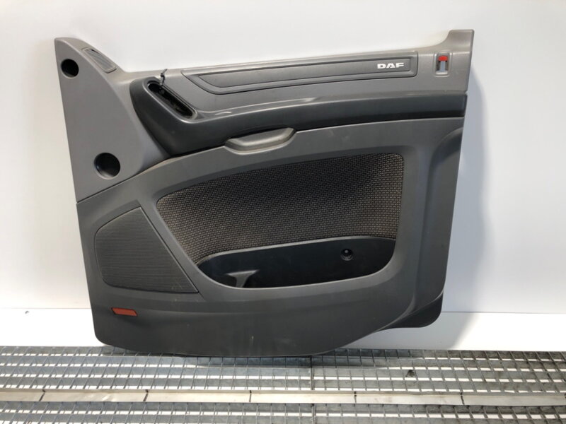 Tapecírung dveří pravý přední DAF XF 2012 - 2022