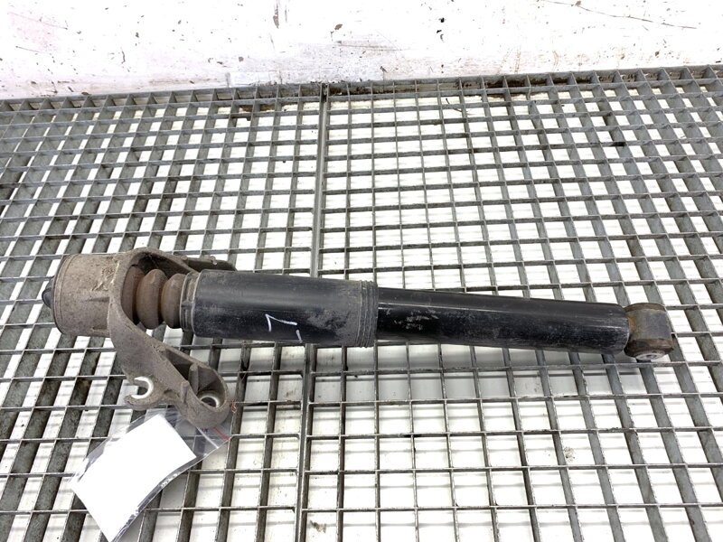 Tlumič levý zadní Volvo XC60 II (246) 2017 - 2022 P32346051