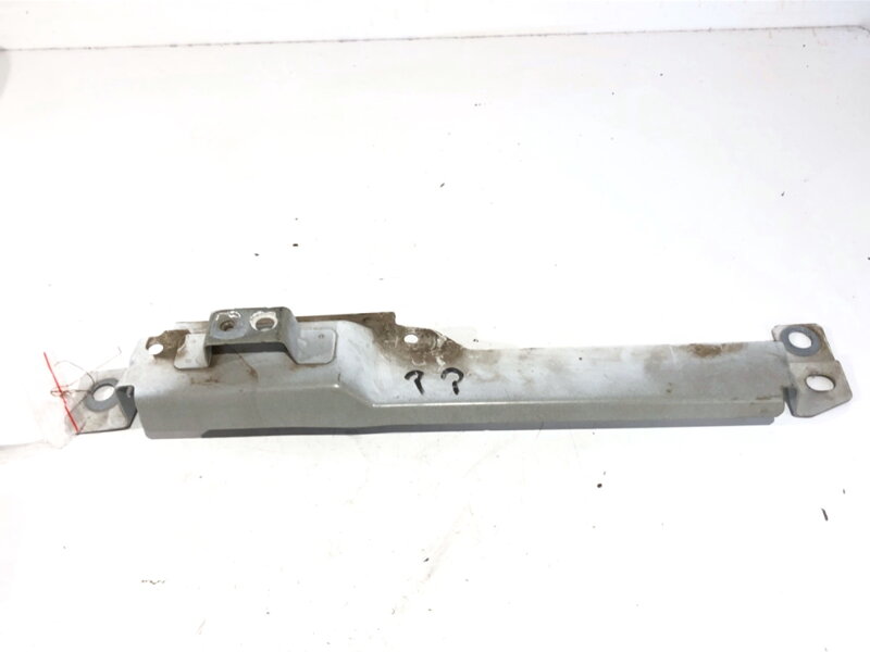 Uchycení blatníku pravé přední Volvo XC60 II (246) 2017 - 2022 31424581