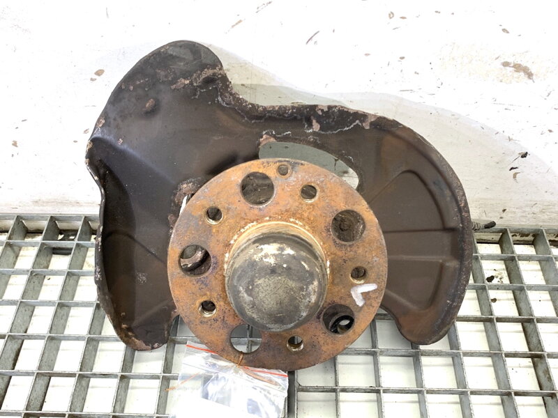 Otoč levá přední Mercedes-benz Class C (W203) 2000 - 2007