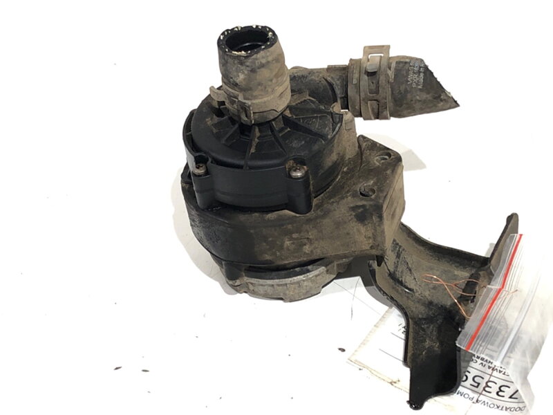 Přídavná vodní pumpa Skoda Octavia IV Combi (NX5) 2019 - 2022 04L965567B