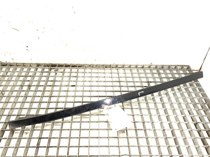 Lišta okna čelní levá BMW 5 Touring (F11) 2009 - 2017