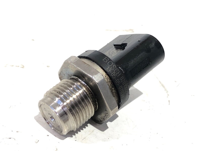 Čidlo tlaku paliva BMW X1 (E84) 2009 - 2015 0281002948