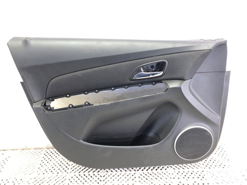 Tapecírung dveří levý přední Chevrolet Cruze Liftback (J305) 2010 - 2022