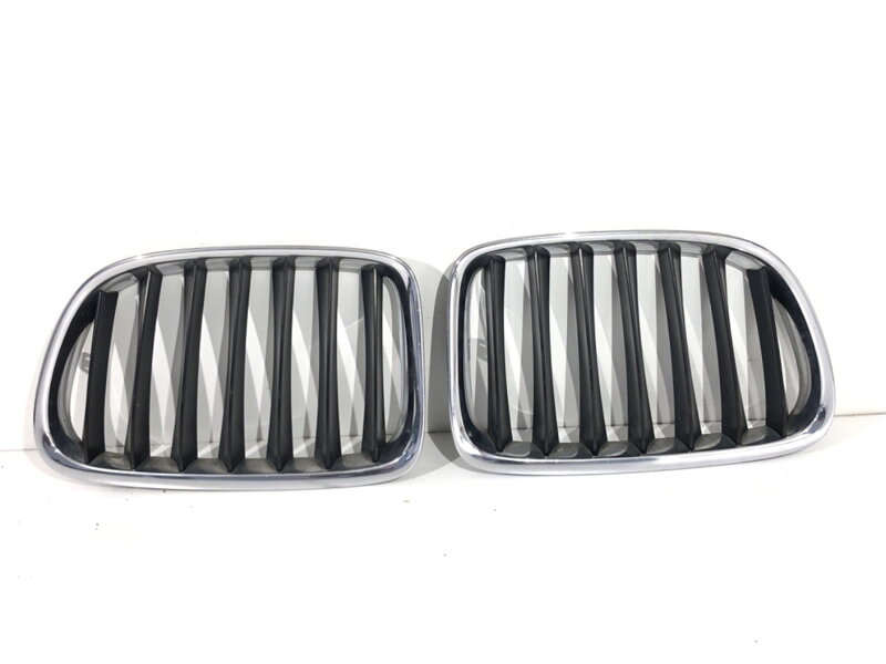Maska chladiče grill BMW X1 (E84) 2009 - 2015 2993308