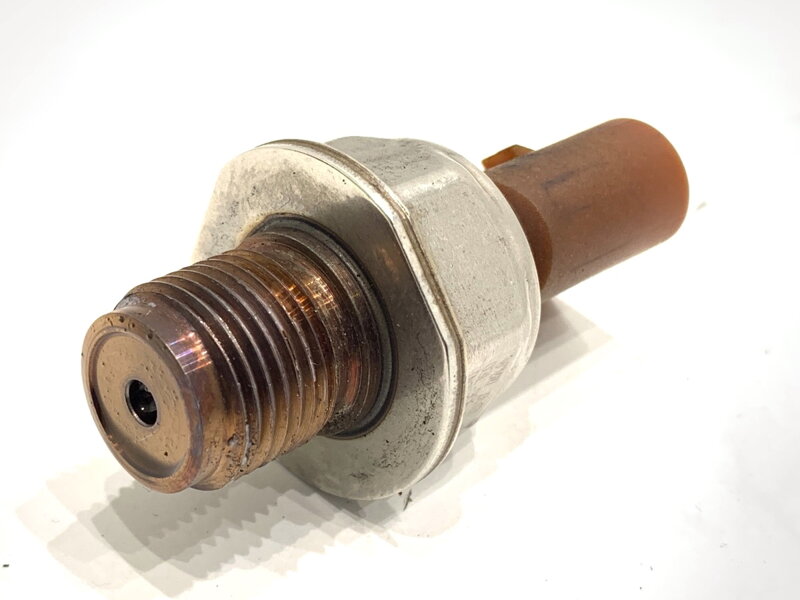 Čidlo tlaku paliva Skoda Superb II (3T4) 2008 - 2015 03L906051