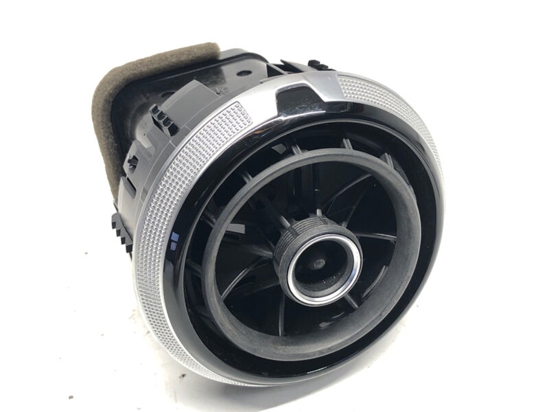 Mřížka ventilace levá přední Audi A3 Limousine (8VS, 8VM) 2013 - 2022 8V0820901C