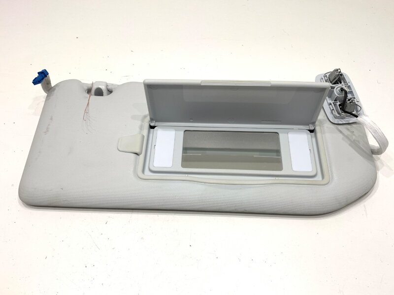 Sluneční clonítko pravé Peugeot 3008 SUV (MC_, MR_, MJ_, M4_) 2016 - 2022