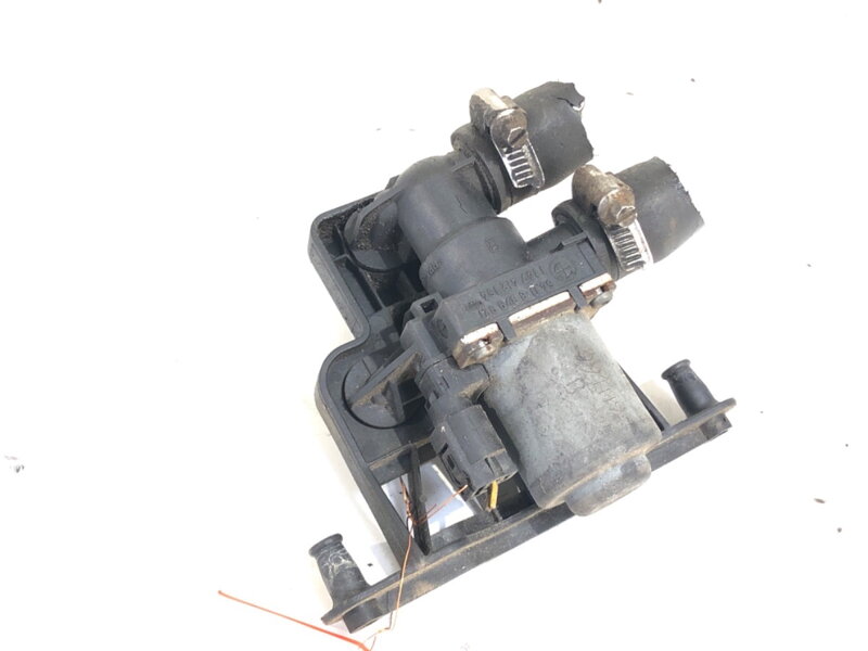 Vodní ventil BMW 5 (E39) 1995 - 2003 8379921