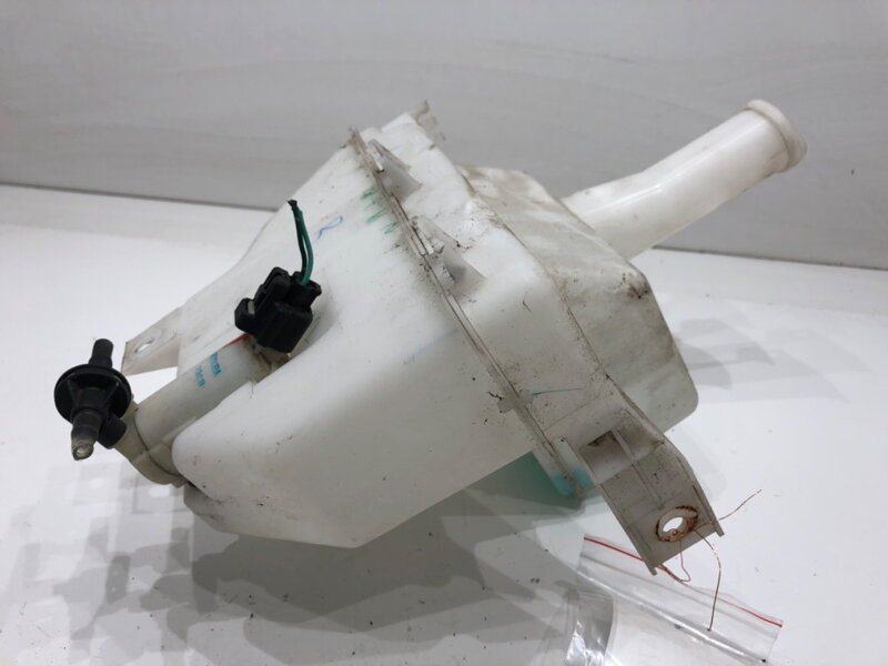 Nádobka ostřikovačů Mitsubishi Mirage / Space Star VI Liftback (A0_A) 2012 - 2022