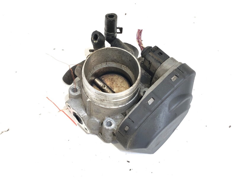 Škrticí klapka Audi A3 (8L1) 1996 - 2006 06A133062A
