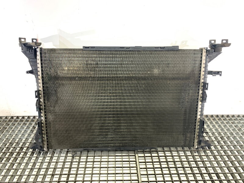 Chladič vody Audi A4 B8 (8K2) 2007 - 2015 8K0121251R