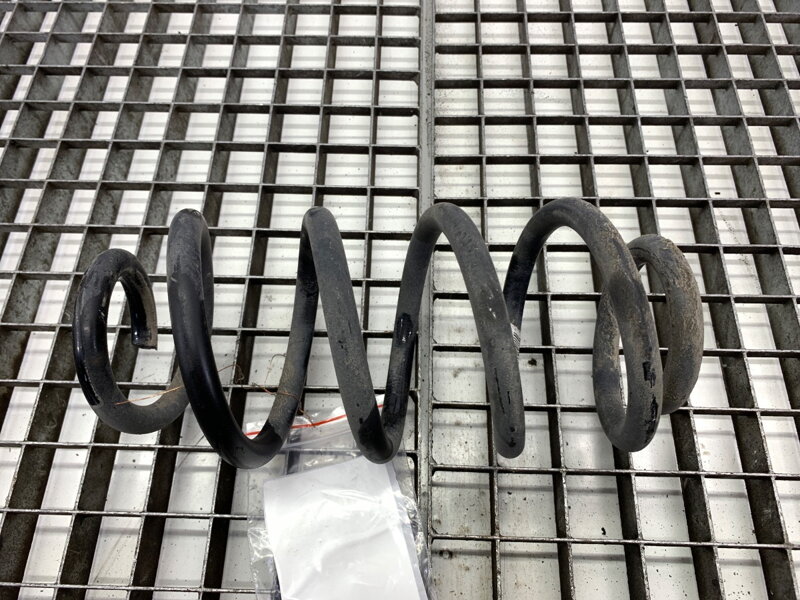 Pružina zadní BMW 2 Active Tourer (F45) 2013 - 2022