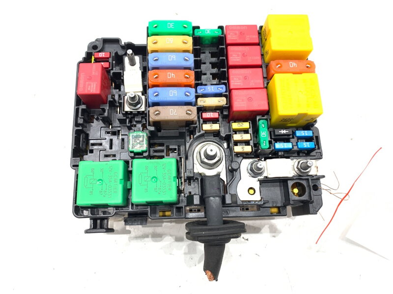 Pojistková skříňka Opel Crossland X / Crossland (P17, P2QO) 2017 - 2022 9804846880