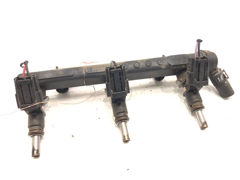 Vstřikovací rampa Skoda Fabia III (NJ3) 2014 - 2022 04C133313