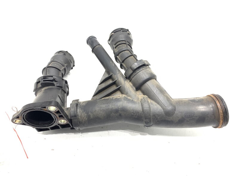 Potrubí vody VW Passat B8 Variant (3G5, CB5) 2014 - 2022 04L121071E