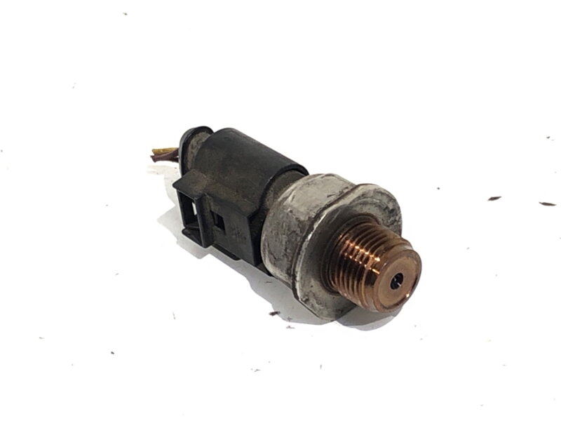 Čidlo tlaku paliva VW Golf VII Variant (BA5, BV5) 2013 - 2022 04L906054