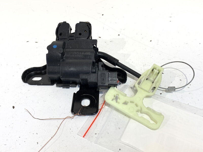 Zámek víka kufru zadní Ford Mondeo V Liftback (CE) 2014 - 2022 DS73F43282AD