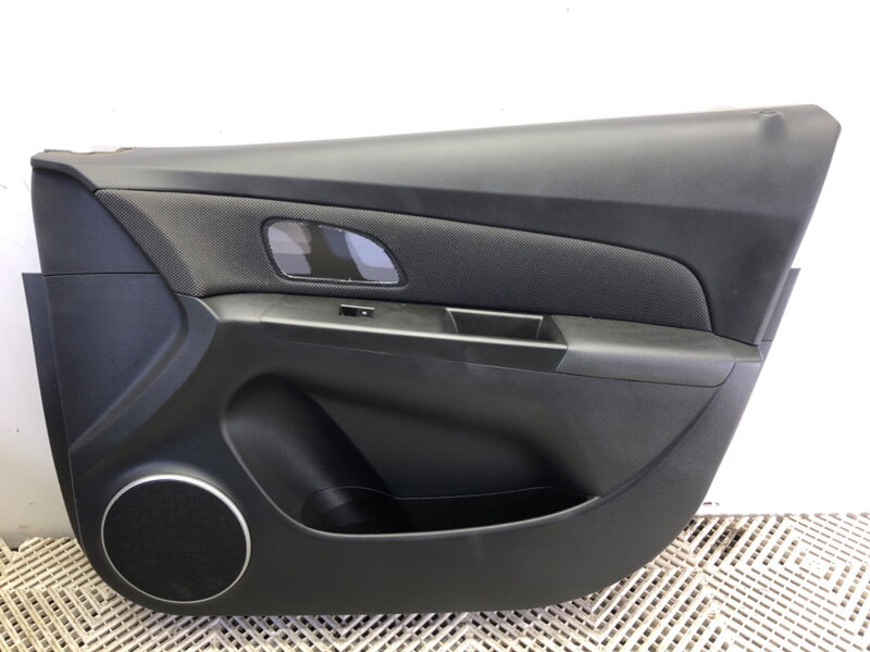 Tapecírung dveří pravý přední Chevrolet Cruze Liftback (J305) 2010 - 2022 96940702