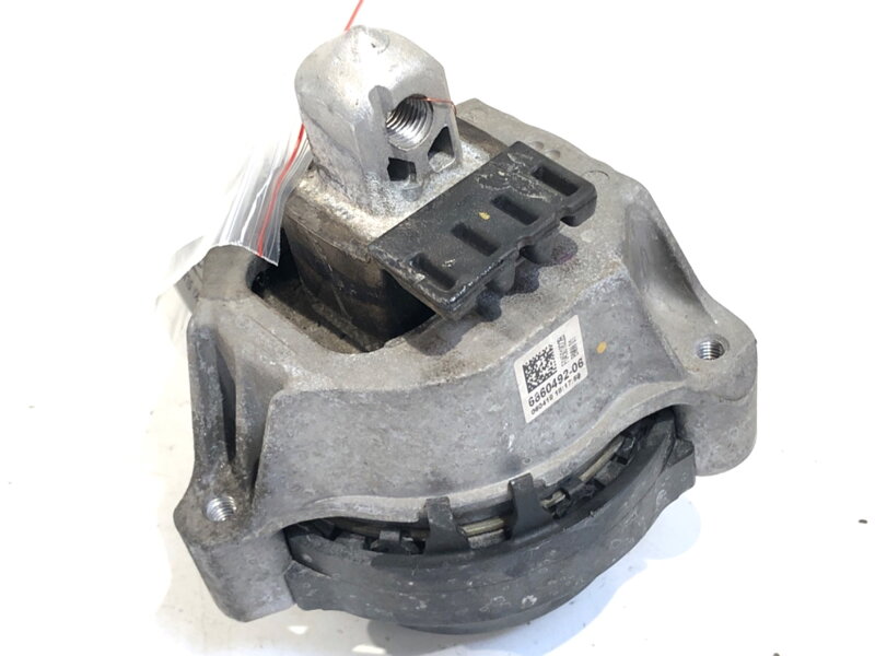 Polštář motoru pravý BMW 5 (G30, F90) 2016 - 2022 6860492