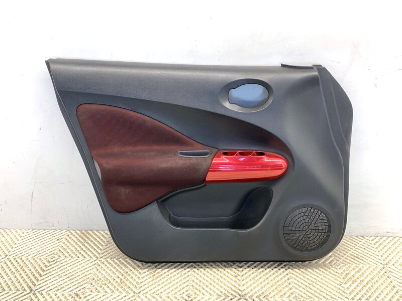 Tapecírung dveří levý přední Nissan Juke (F15) 2010 - 2022