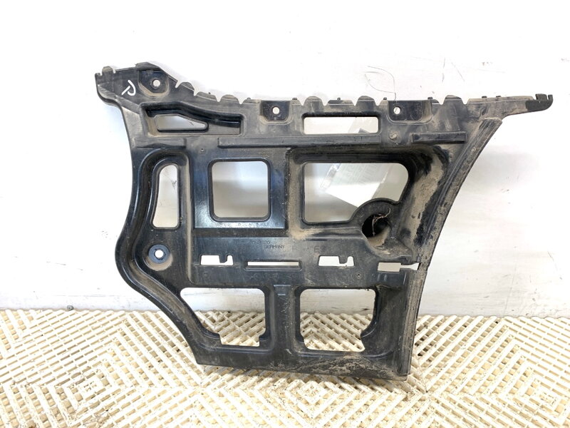 Držák nárazníku pravý zadní BMW 3 (E90) 2004 - 2012 7058520