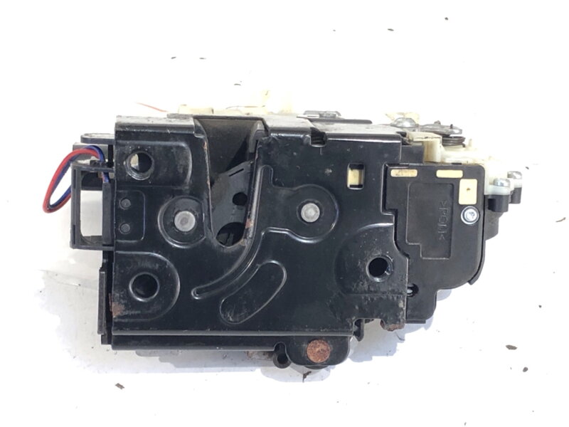 Zámek dveří pravý přední VW Passat B5 . 5 (3B3) 2000 - 2005 3B1837016A