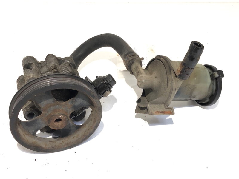 Servočerpadlo Toyota RAV 4 II (_A2_) 2000 - 2005