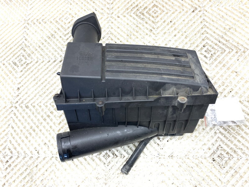 Kryt filtru vzduchu VW Golf V (1K1) 2003 - 2010 3C0129607AF