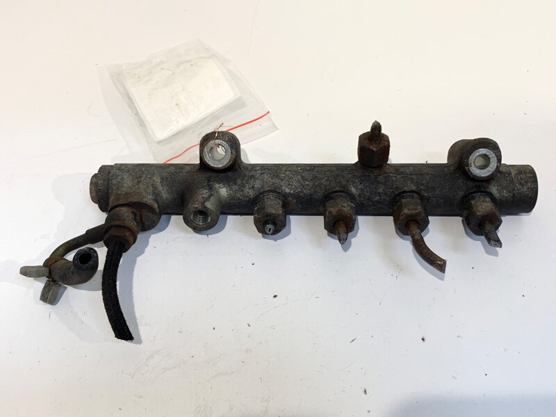 Vstřikovací rampa Honda Civic VII Hatchback (EU, EP, EV) 2000 - 2006 0445214049