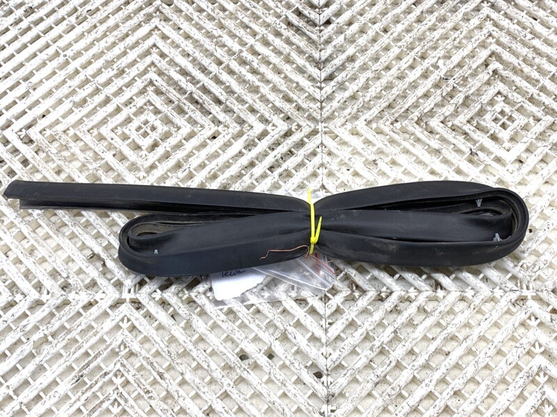 Těsnění prahu levý Audi Q5 (FYB, FYG) 2016 - 2022