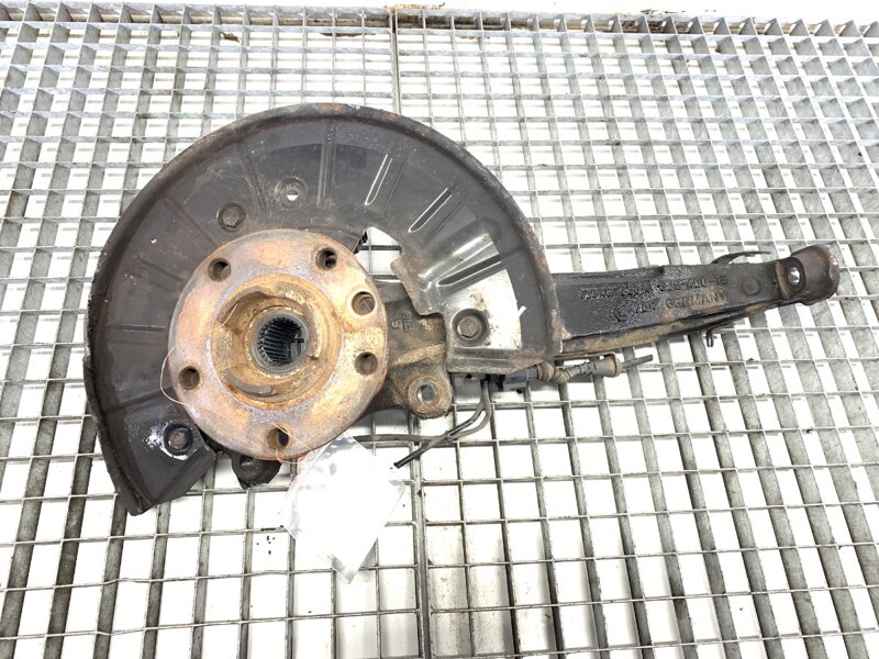 Otoč pravá přední VW Touareg (7LA, 7L6, 7L7) 2002 - 2013