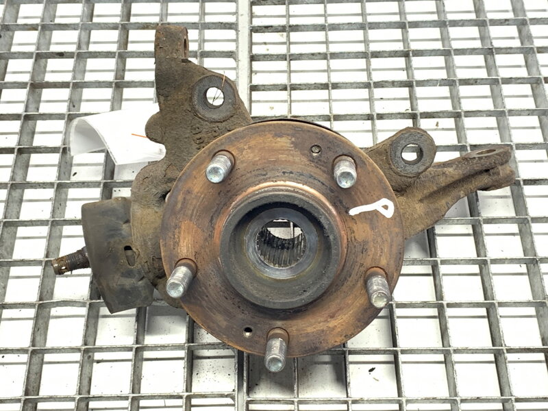 Otoč pravá přední KIA CEE ' D Liftback (ED) 2006 - 2012