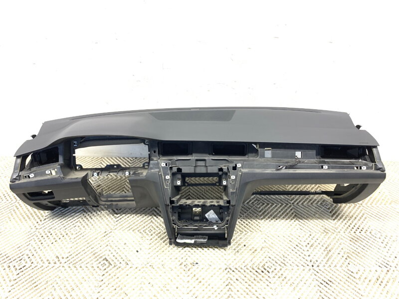 Palubní deska / kokpit S polštářem spolujezdce VW Passat B8 (3G2, CB2) 2014 - 2022