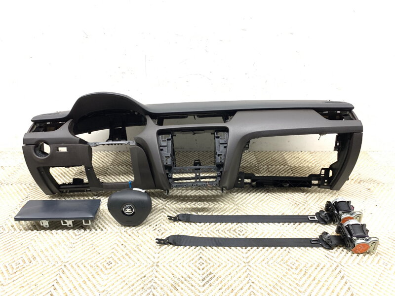 Palubní deska / kokpit polštáře pásy sada Skoda Octavia III Combi (5E5, 5E6) 2012 - 2022 5E1857007AD