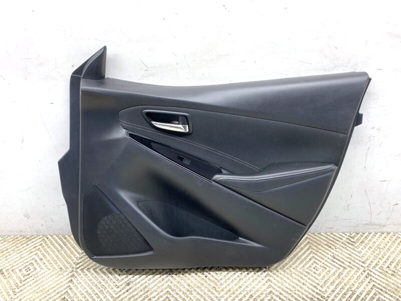 Tapecírung dveří pravý přední Mazda 2 (DL, DJ) 2014 - 2022 DB5J-68431