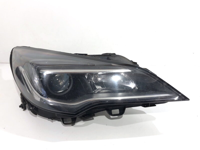 Světlo pravé přední Opel Astra K (B16) 2015 - 2022 39047199