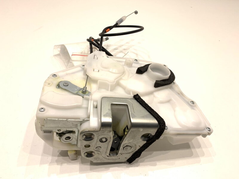 Zámek dveří pravý přední Suzuki SX4 S-cross (JY) 2013 - 2022 82201-61MA2