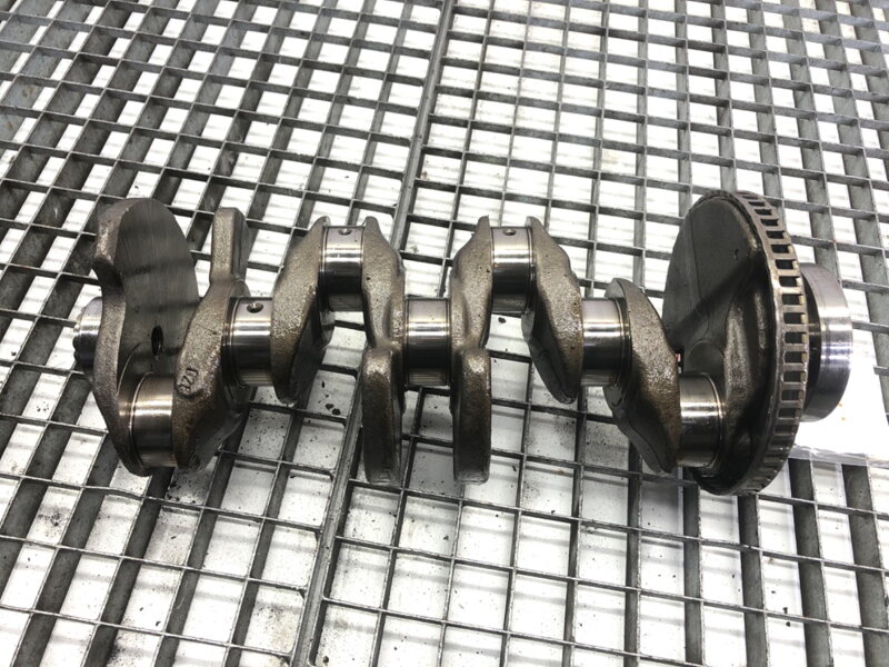 Hřídel klikový Audi A5 (8T3) 2007 - 2017 CJE