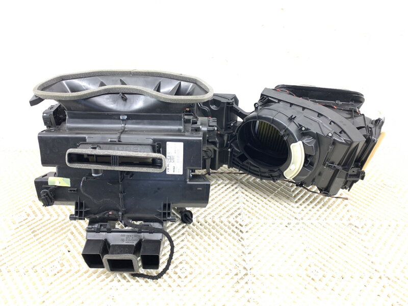 Radiátor topení kombajn Audi A4 B9 (8W2, 8WC) 2015 - 2022 8W1820005BB