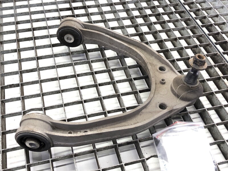 Rameno pravé přední Audi Q7 (4LB) 2006 - 2016 7L0407047B