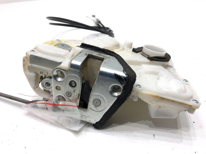 Zámek dveří pravý přední Suzuki Swift III (MZ, EZ) 2005 - 2022