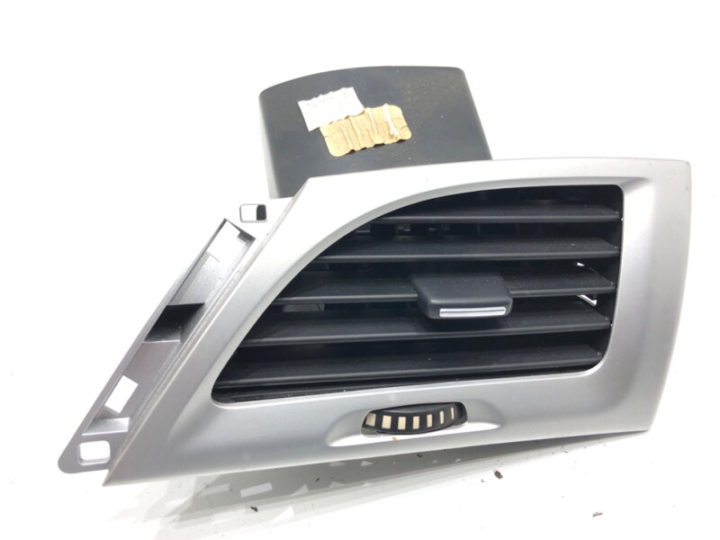 Mřížka ventilace pravá přední Renault Megane CC (EZ0/1_) 2010 - 2022