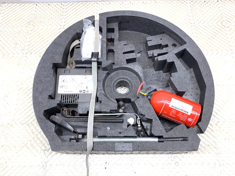 Sada nářadí Audi A3 (8P1) 2003 - 2013 8P0012109A