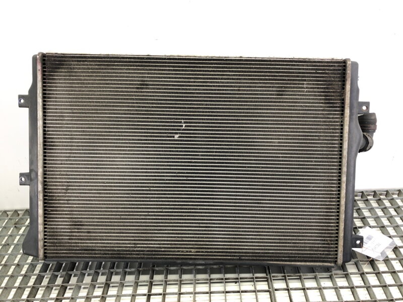 Chladič vody Audi A3 (8P1) 2003 - 2013 1K0121251N