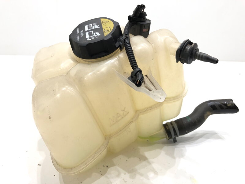 Vyrovnávací nádobka chladicí kapaliny Volvo V90 II Kombi (235, 236) 2016 - 2022 31338291